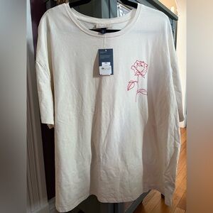 NWT- Universal Thread Off-White Tee with Rose